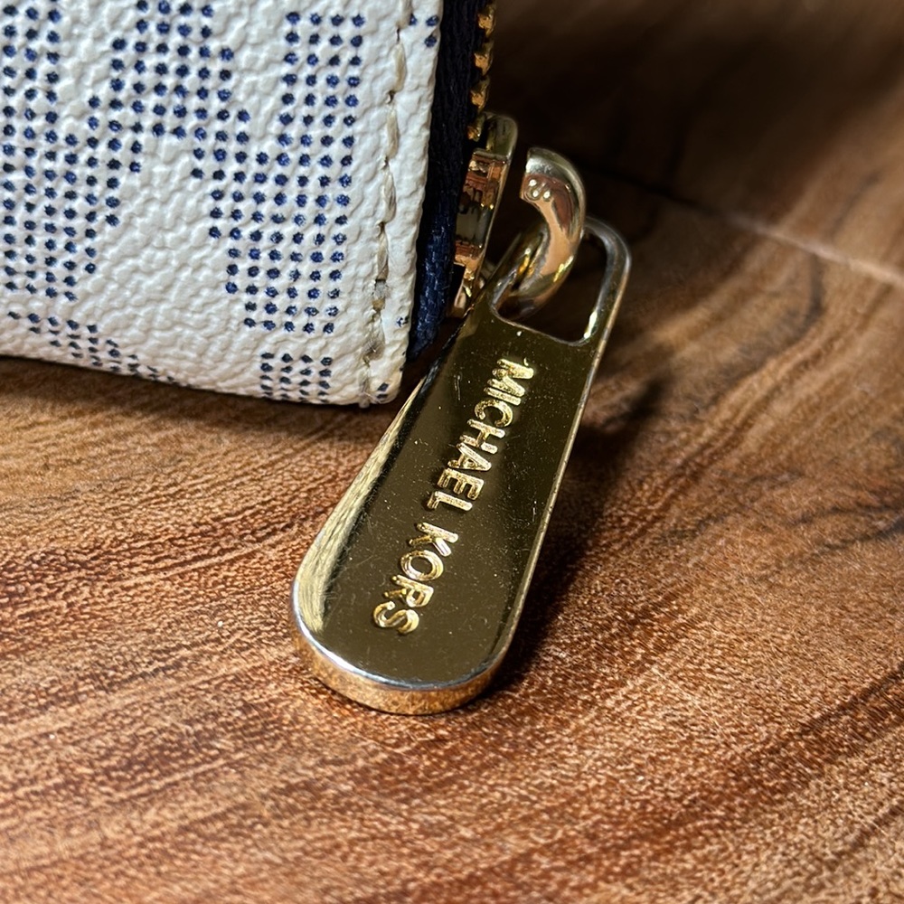 MICHAEL KORS Signature Mini Wallet - Picture 3 of 14